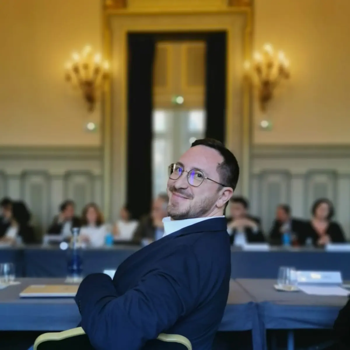 Kevin Messy en réunion de travail